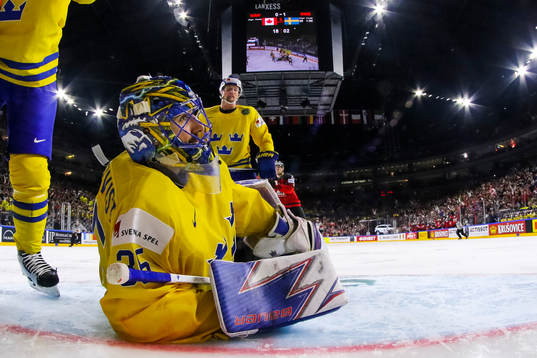 Sveriges målvakt Henrik Lundqvist deppar