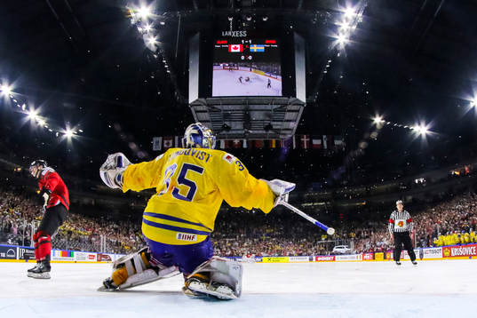 Sveriges målvakt Henrik Lundqvist med avgörande
