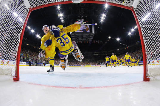 Sveriges målvakt Henrik Lundqvist och William Nylander