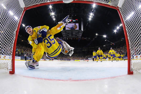 Sveriges målvakt Henrik Lundqvist och William Nylander