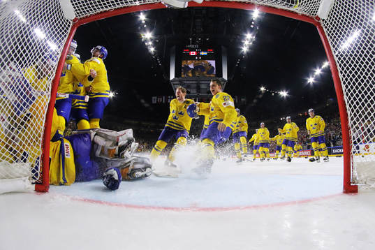 Sveriges spelare jublar