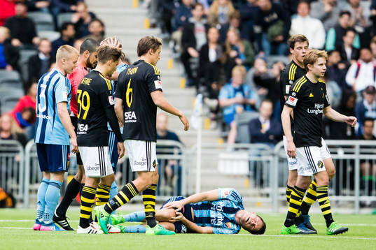 Djurgårdens Kerim Mrabti ligger ner