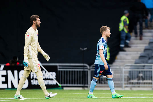Djurgårdens målvakt Andreas Isaksson och Jacob Une