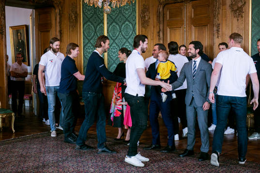Sveriges guldlag i Ishockey träffar Kronprinsessan