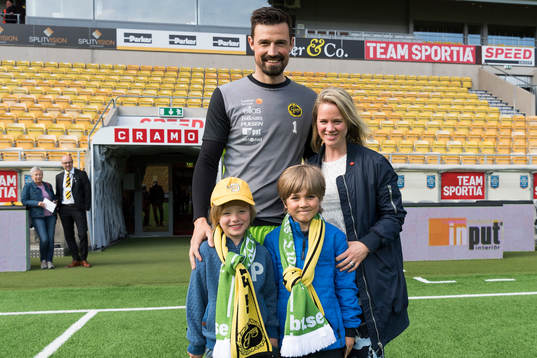 Elfsborgs målvakt Kevin Stuhr Ellegaard poserar med