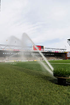 Bevattning av konstgräset på Borås arena