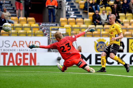 Elfsborgs Daniel Gustavsson gör 1-0 bakom Jönköpings