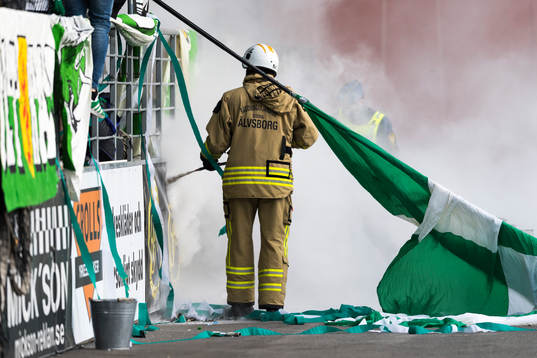 Brandmann släcker eld som tog sig i Jönköpings