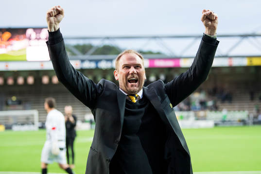 Elfsborgs manager Magnus Haglund jublar