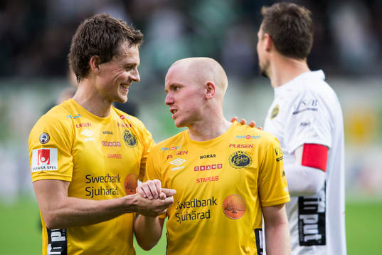 Elfsborgs Jörgen Horn och Jesper Karlsson jublar