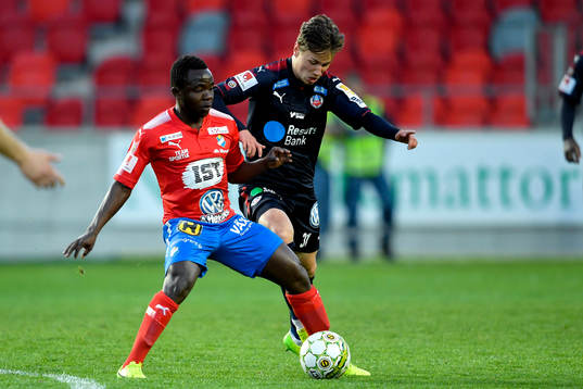 Östers Isaac Shaze och Helsingborgs Alex Timossi Andersson