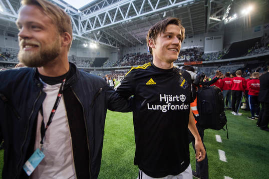 s Daniel Sundgren och Simon Thern jublar