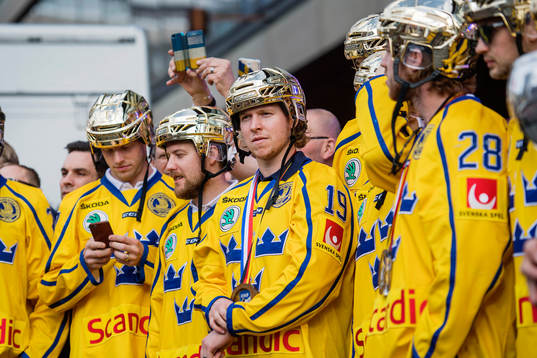 Nicklas Bäckström på Sergels torg när Sveriges landslag