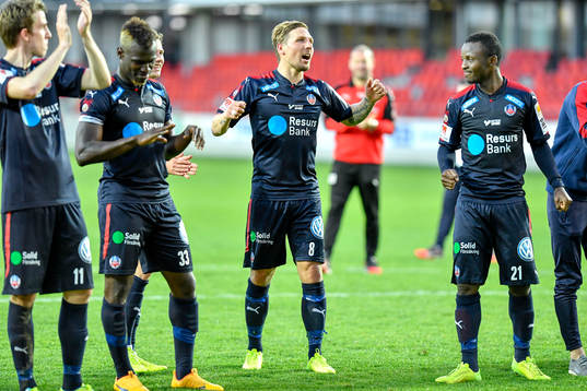 Helsingborgs Martin Christensen jublar med lagkamrater