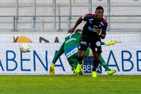 Helsingborgs Oke Akpoveta jublar