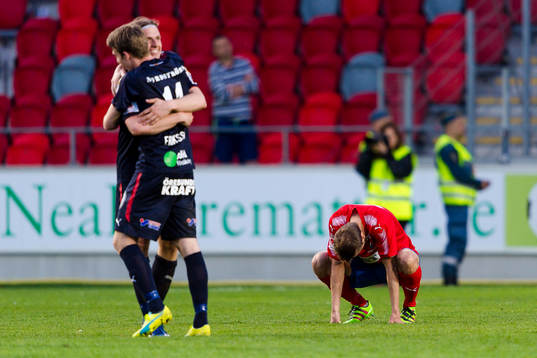 Österspelare deppar och Helsingborgspelare jublar