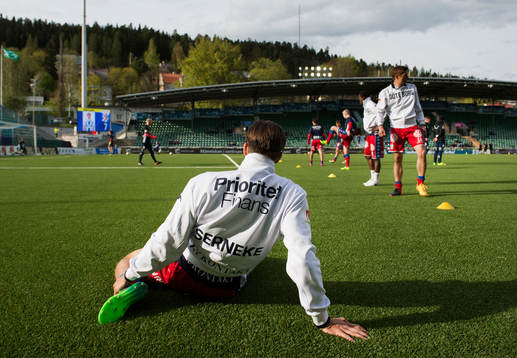 IFK Göteborgs Mattias Bjärsmyr stretchar innan