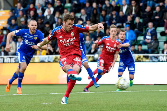 IFK Göteborgs Emil Salomonsson gör 0-2 på straff