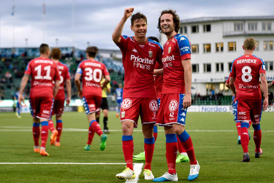IFK Göteborgs Mads Albaek och Mikkel Diskerud jublar