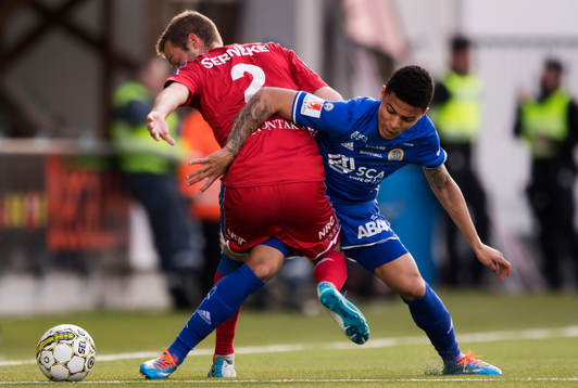 IFK Göteborgs Emil Salomonsson och Sundsvalls Romain Gall