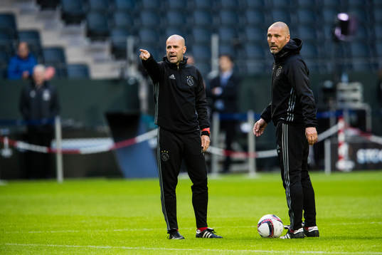 Ajax tränare Peter Bosz och assisterande tränare Hendrie