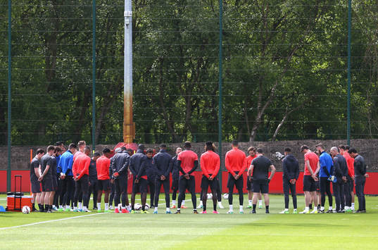 The Manchester United players and staff hold a minute
