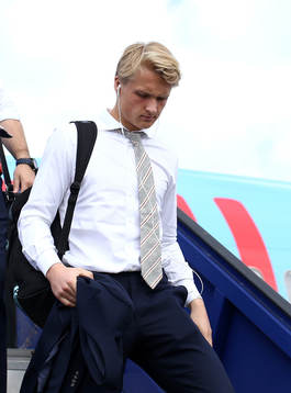 Kasper Dolberg of Ajax arrives with team mates