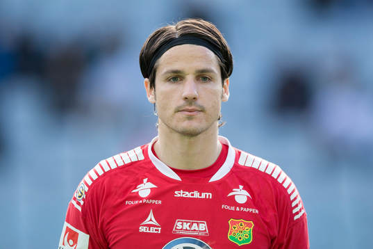 GAIS målvakt Damir Mehic på line up innan fotbollsmatchen