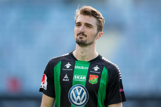 GAIS Dardan Rexhepi på line up innan fotbollsmatchen i