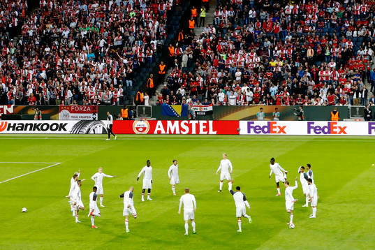 Ajaxs spelare värmer upp