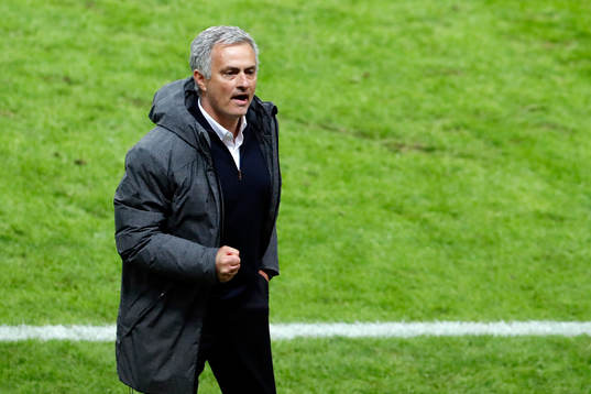 Manchester Uniteds tränare José Mourinho jublar