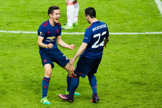Manchester Uniteds Ander Herrera jublar