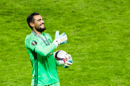 Manchester Uniteds målvakt Sergio Romero jublar