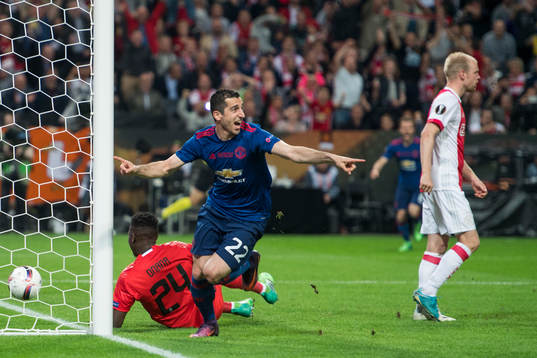 Manchester Uniteds Henrikh Mkhitaryan gör 0-2 och jublar