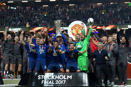 Manchester Uniteds Zlatan Ibrahimovic jublar med