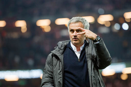 Manchester Uniteds tränare José Mourinho  gör ett