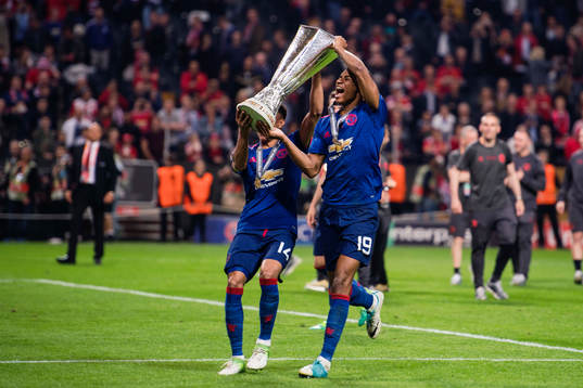 Manchester Uniteds Jesse Lingard och Marcus Rashford jublar