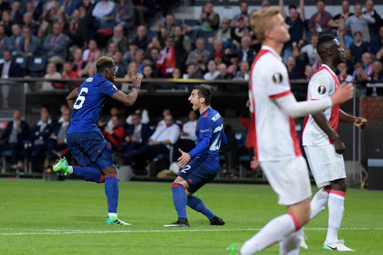 Manchester Uniteds Paul Pogba gör 1-0-målet och jublar