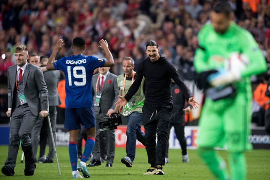 Manchester Uniteds Zlatan Ibrahimovic jublar med Marcus