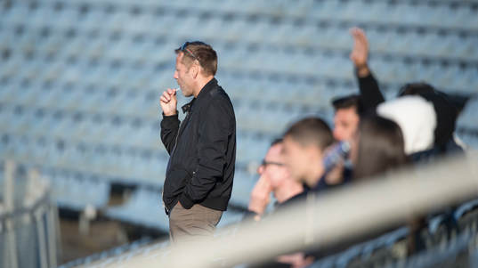 IFK Hässleholms fotbollsansvarige Tomas Persson i matchen