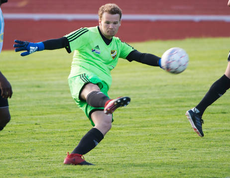 IFK Hässleholms målvakt Adam Larsson i matchen i division