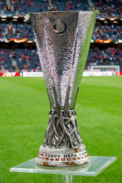 Europa League pokalen visas upp