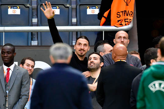 Manchester Uniteds Zlatan Ibrahimovic vinkar