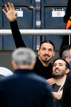 Manchester Uniteds Zlatan Ibrahimovic vinkar