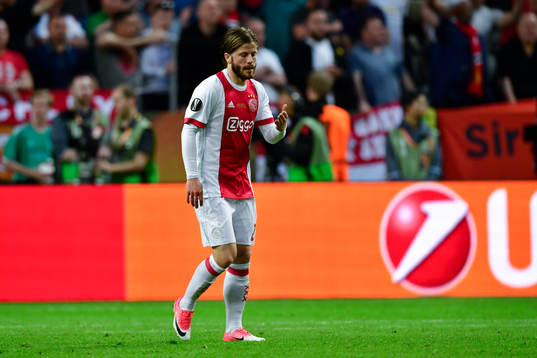 Ajax Kenny Tete deppar