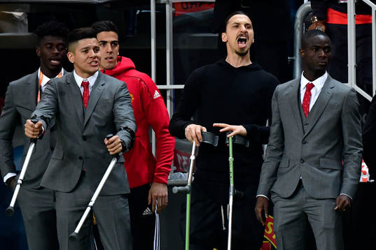 Manchester Uniteds Zlatan Ibrahimovic reagerar vid