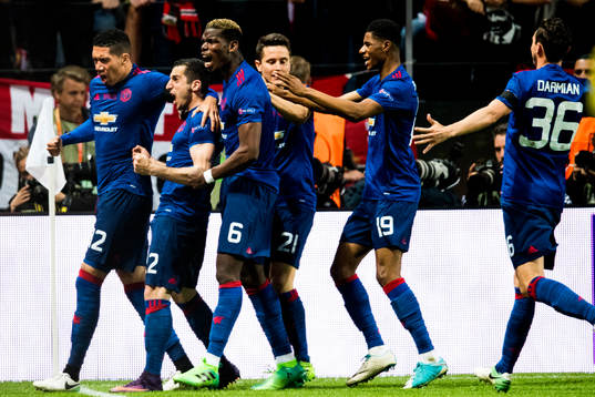 Manchester Uniteds Henrikh Mkhitaryan jublar med