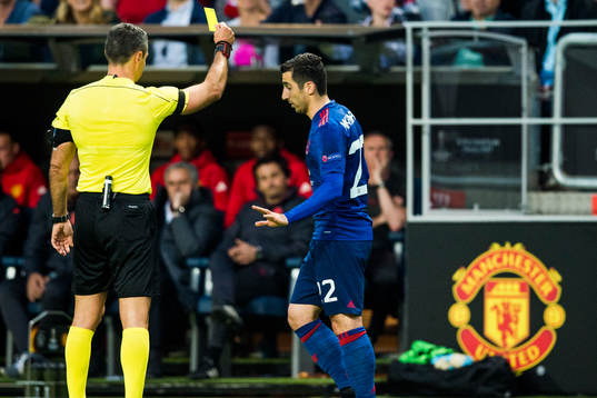 Manchester Uniteds Henrikh Mkhitaryan varnas av domare
