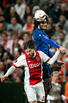 Manchester Uniteds Marouane Fellaini och Ajax Lasse Schöne