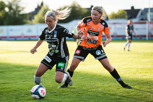 Kristianstads Rebecka Holm jagar Piteås Ronja Aronsson
